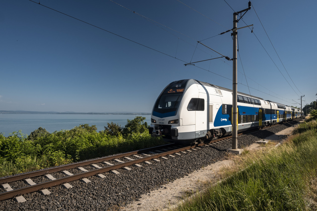 Új Vasúti Menetrend a Balatonnál: Kényelmes és Gyors Utazás az Üdülőövezetbe